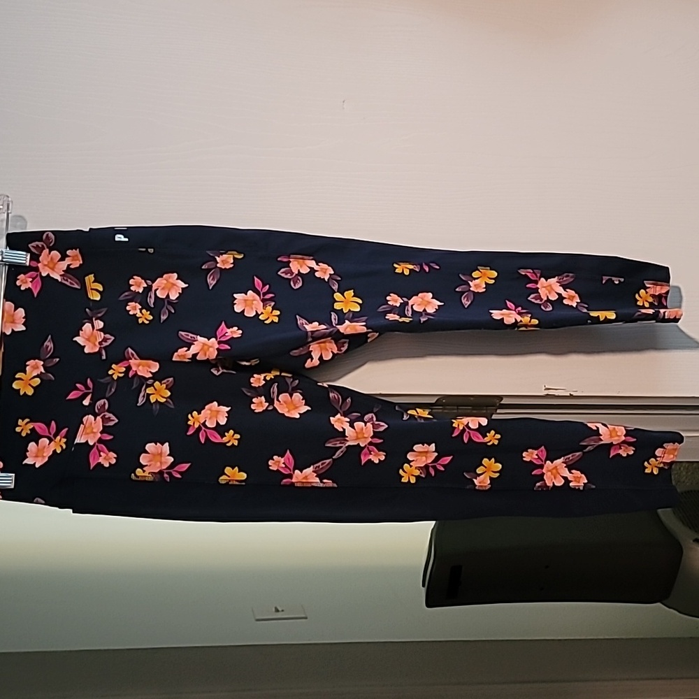 Pink paisley leggings size M
